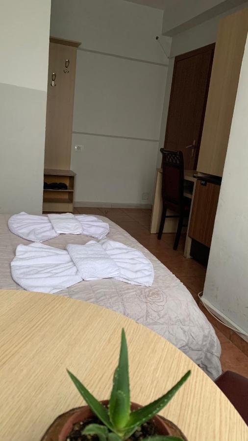 Guest House De Rada Tirana Buitenkant foto