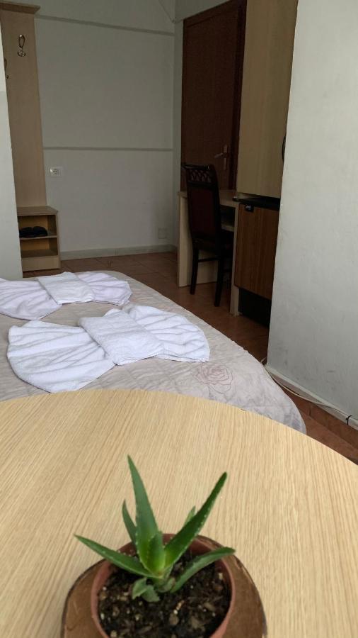 Guest House De Rada Tirana Buitenkant foto
