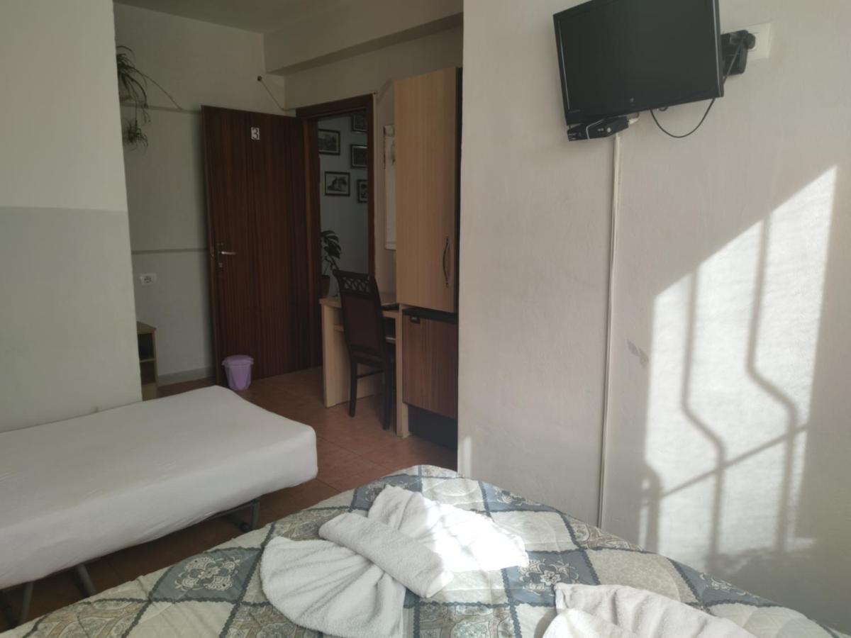 Guest House De Rada Tirana Buitenkant foto